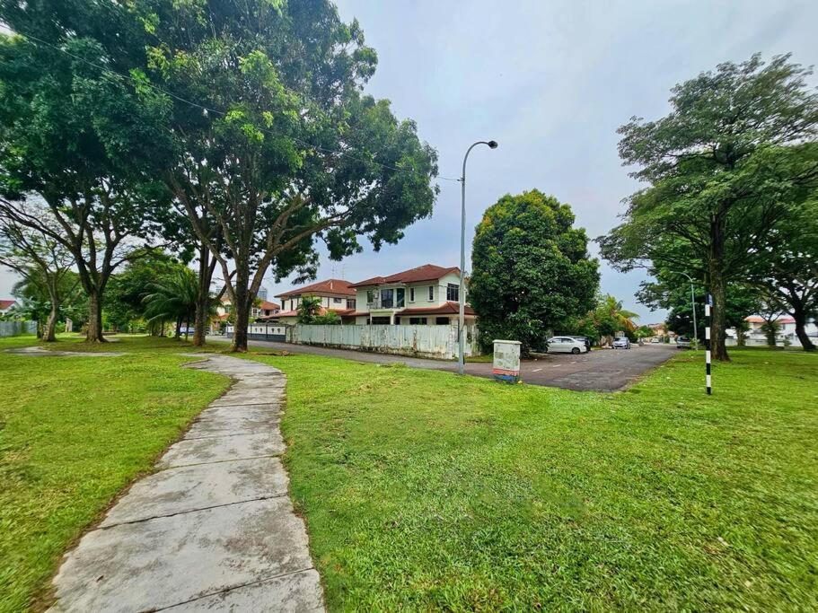 Cozy Holiday Home Karaoke Bbq Bukit Indah Jb 조호르 바루 외부 사진