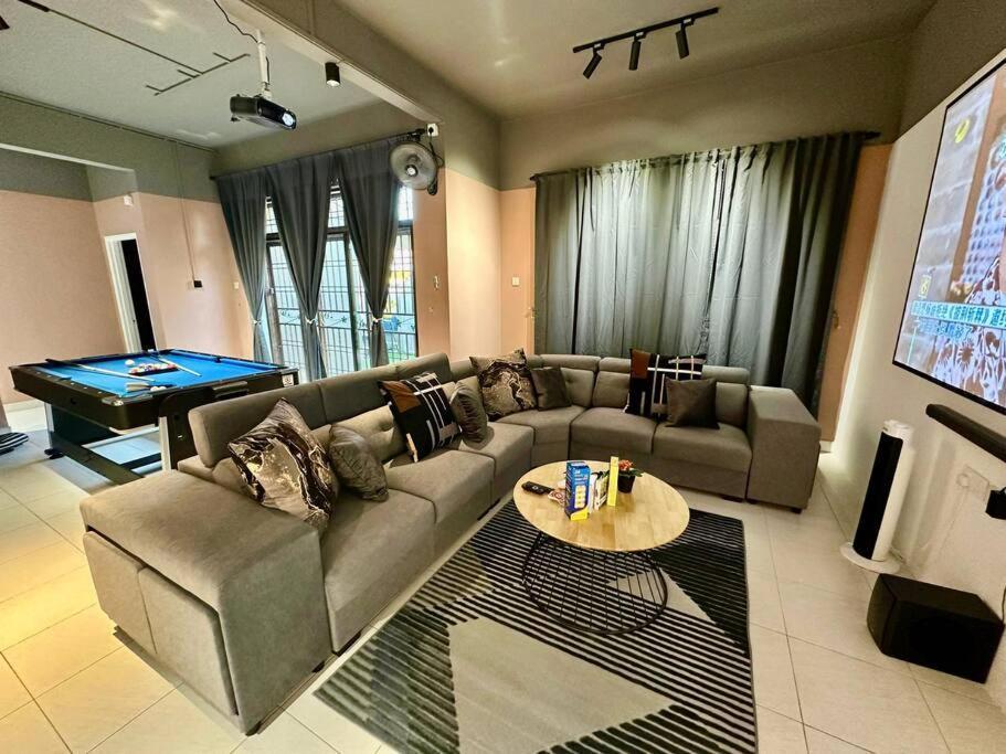 Cozy Holiday Home Karaoke Bbq Bukit Indah Jb 조호르 바루 외부 사진